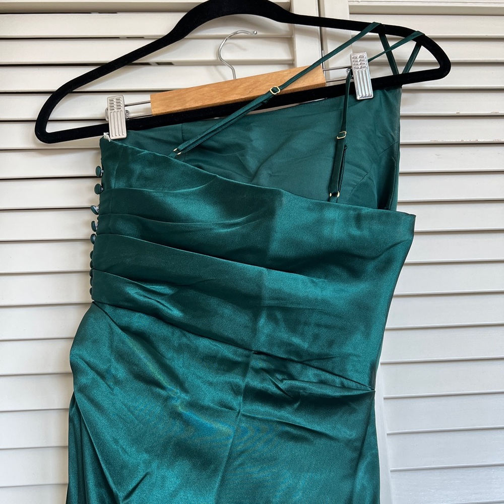One shoulder petite emerald bridesmaid dress - Picture 7 of 7